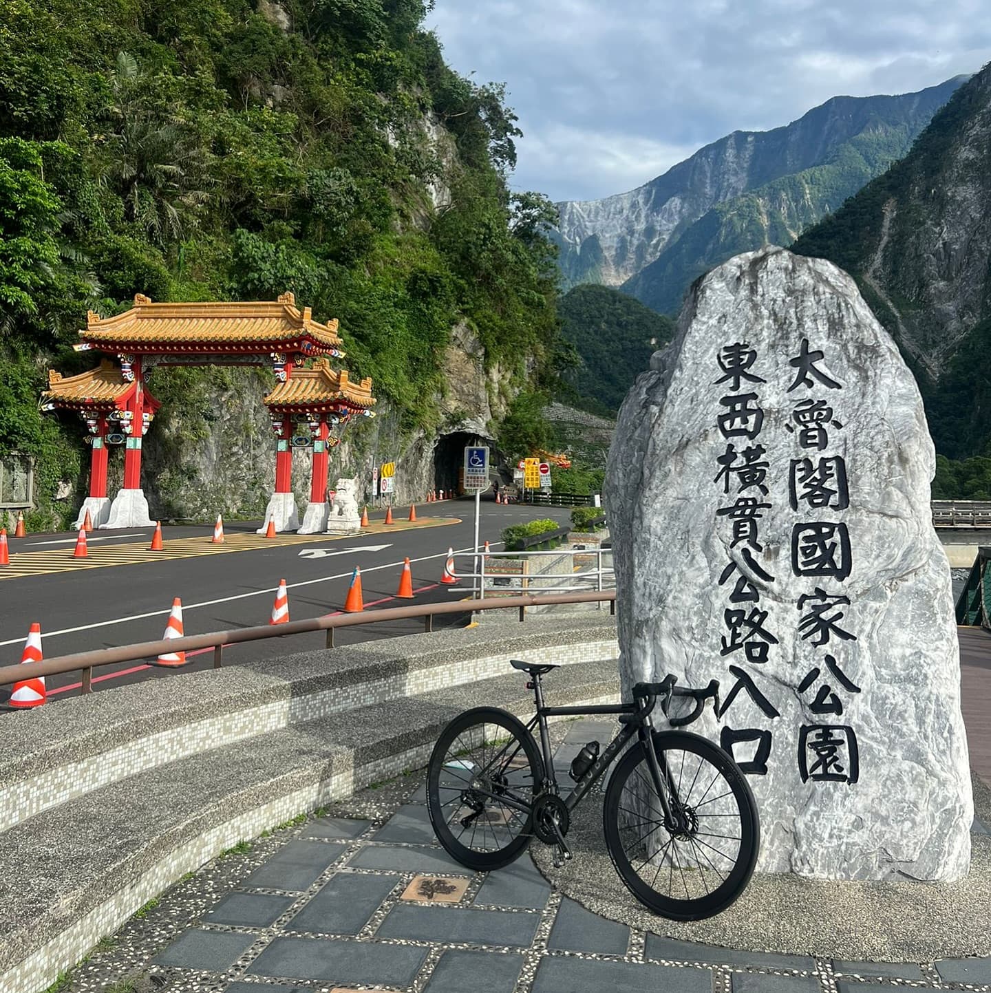A bike at the stone gate marker of Taroko National Park, Taiwan